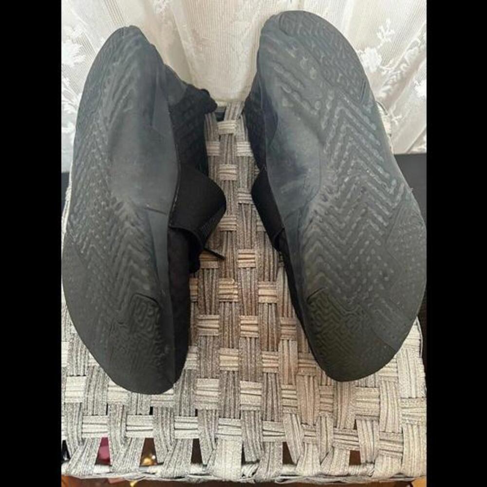 Nike Black Athletic Shoes - Comfortable and Stylish - Picture 5 of 5